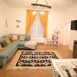 Apartamento Jasmine Serenity - Central, Behind Black Church