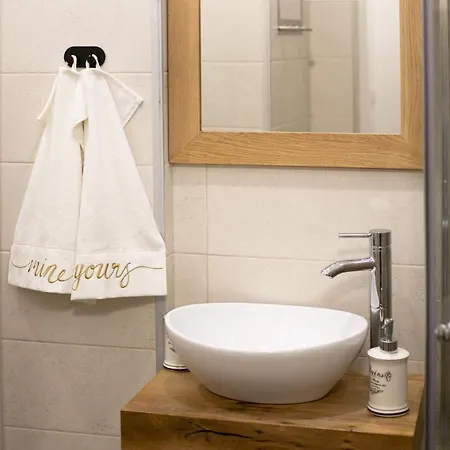 Jasmine Serenity - Central, Behind Black Church *