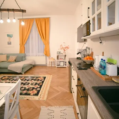 Apartment Jasmine Serenity - Central, Behind Black Church *