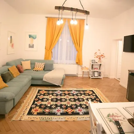 Апартаменты Jasmine Serenity - Central, Behind Black Church