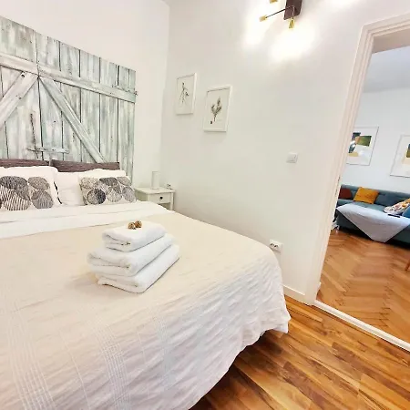 Apartment Jasmine Serenity - Central, Behind Black Church Brasov