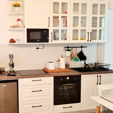 Jasmine Serenity - Central, Behind Black Church *