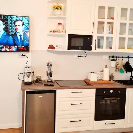 Jasmine Serenity - Central, Behind Black Church Brasov