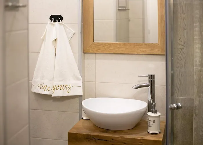 Jasmine Serenity - Central, Behind Black Church *