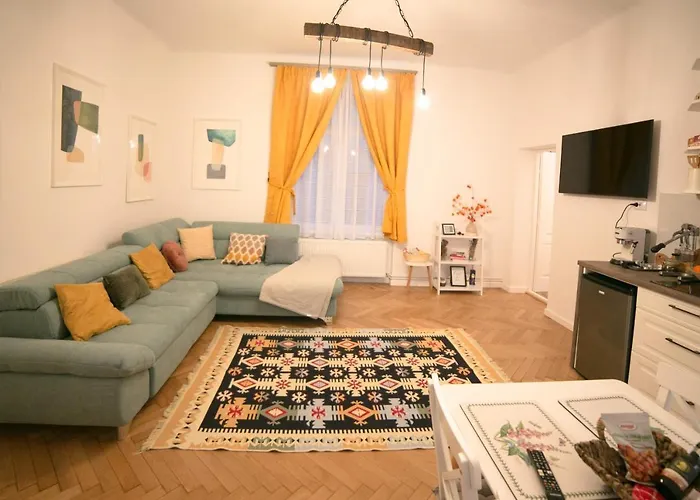 Apartment Jasmine Serenity - Central, Behind Black Church