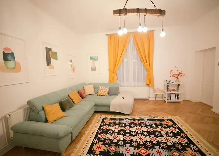 Апартаменты Jasmine Serenity - Central, Behind Black Church *