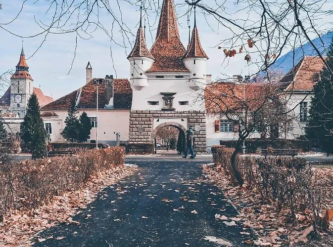 Апартаменты Jasmine Serenity - Central, Behind Black Church