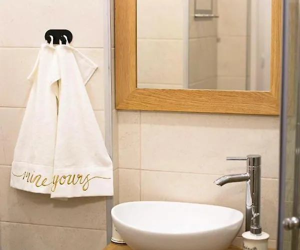 Апартаменты Jasmine Serenity - Central, Behind Black Church