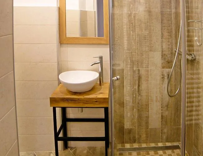 Jasmine Serenity - Central, Behind Black Church Brasov