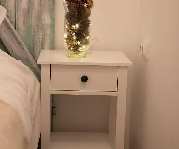 Jasmine Serenity - Central, Behind Black Church Брашов